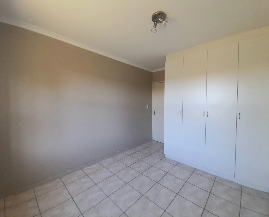 8 Bedroom Property for Sale in Uitzicht Western Cape